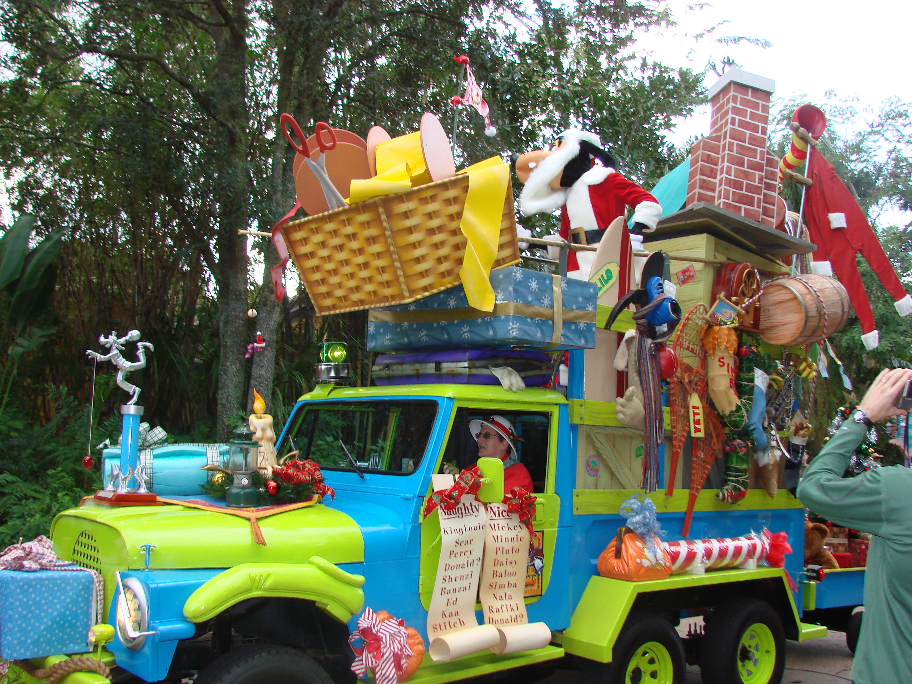 Mickey's Jammin Jungle Parade!!