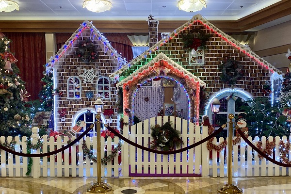 Disney-Dream-gingerbread-house